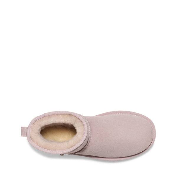 A single light pink slipper with fluffy lining, isolated on a white background.