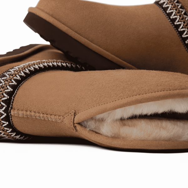 UGG® Classic Short Crescent Chestnut